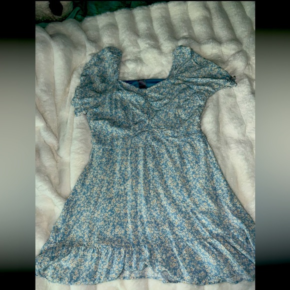 Baby blue dress with white daisy flower pattern - Picture 2 of 4
